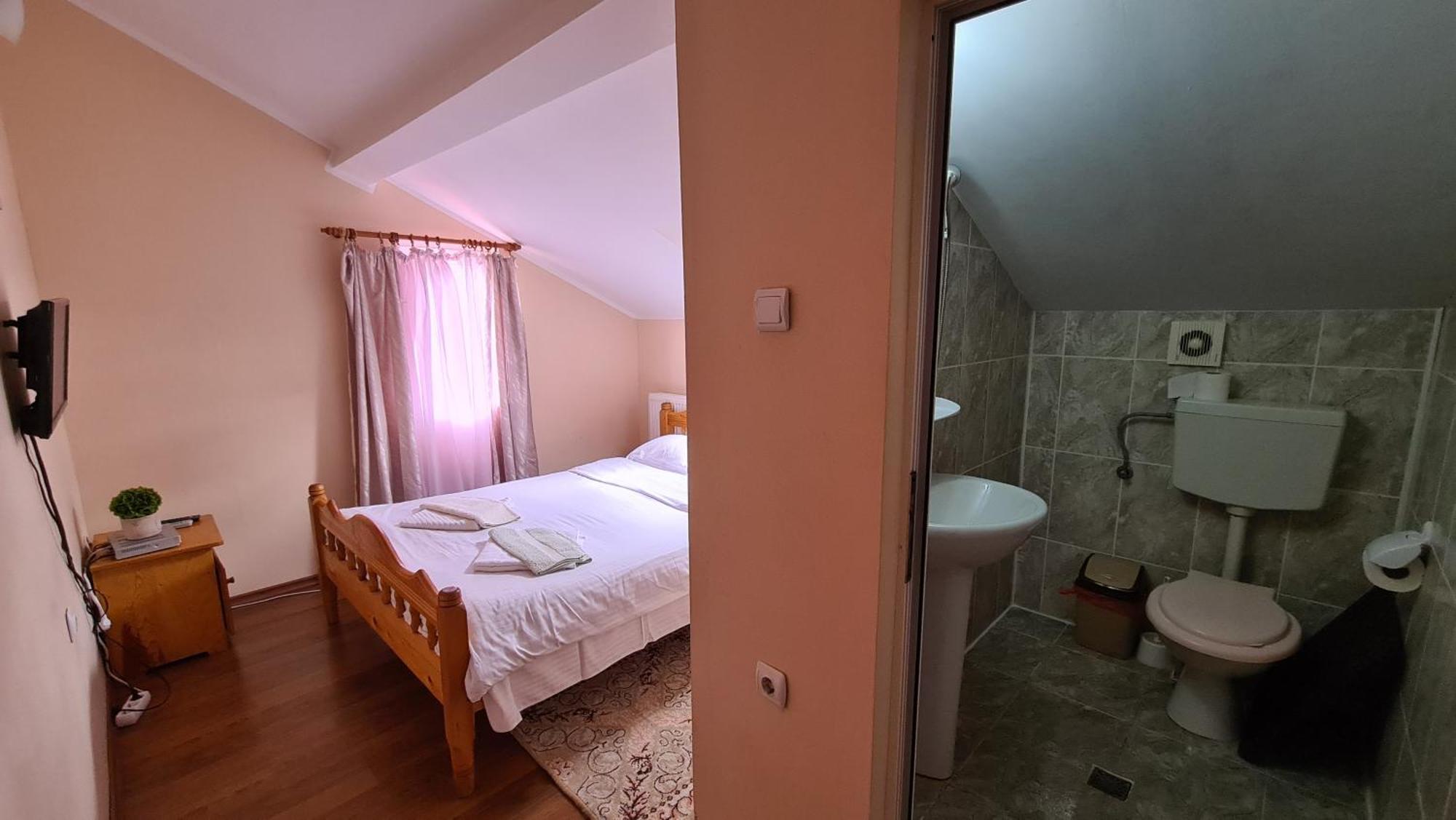 Casa Potcoava Hotel Lepsa Ngoại thất bức ảnh