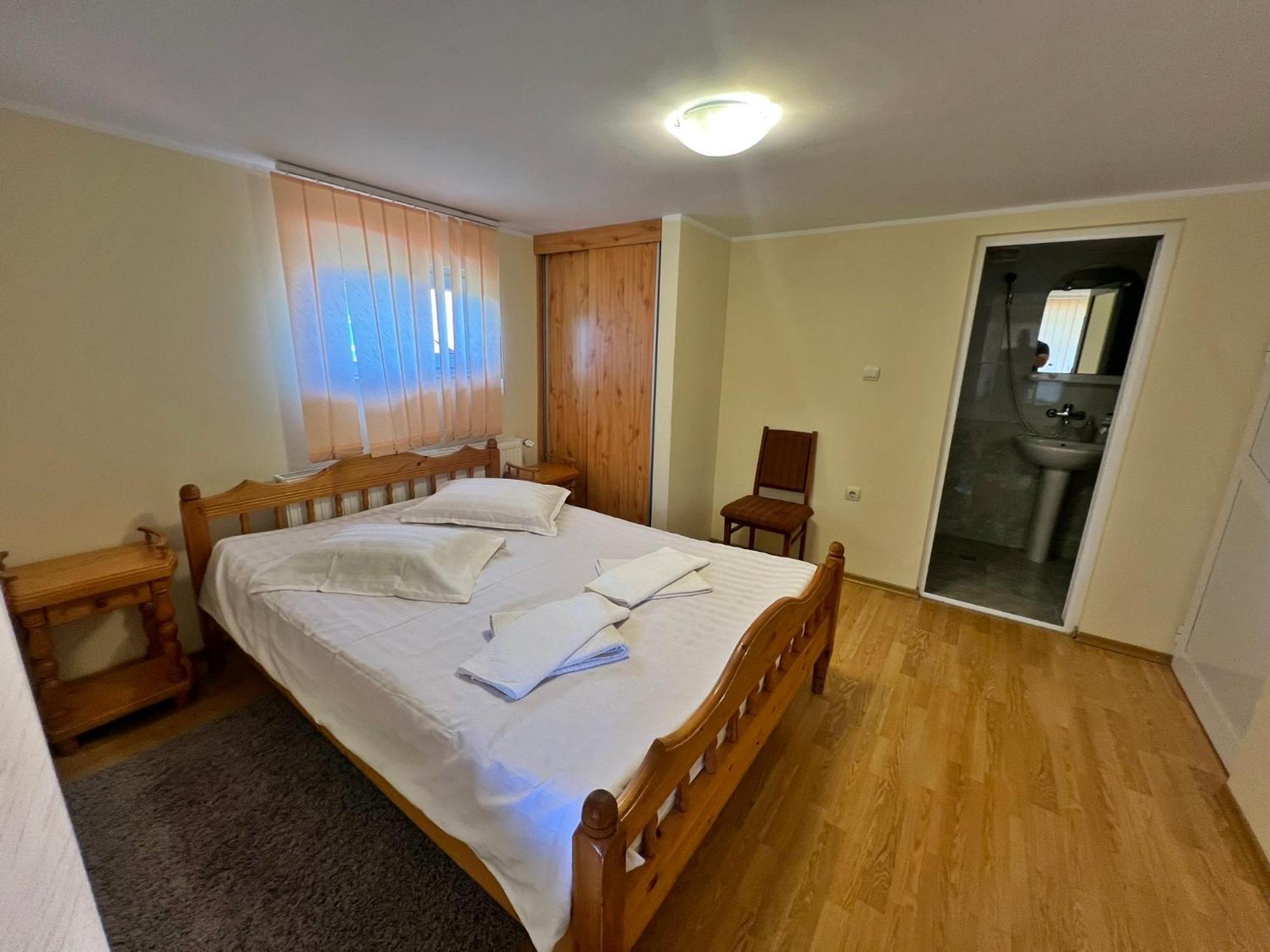 Casa Potcoava Hotel Lepsa Ngoại thất bức ảnh