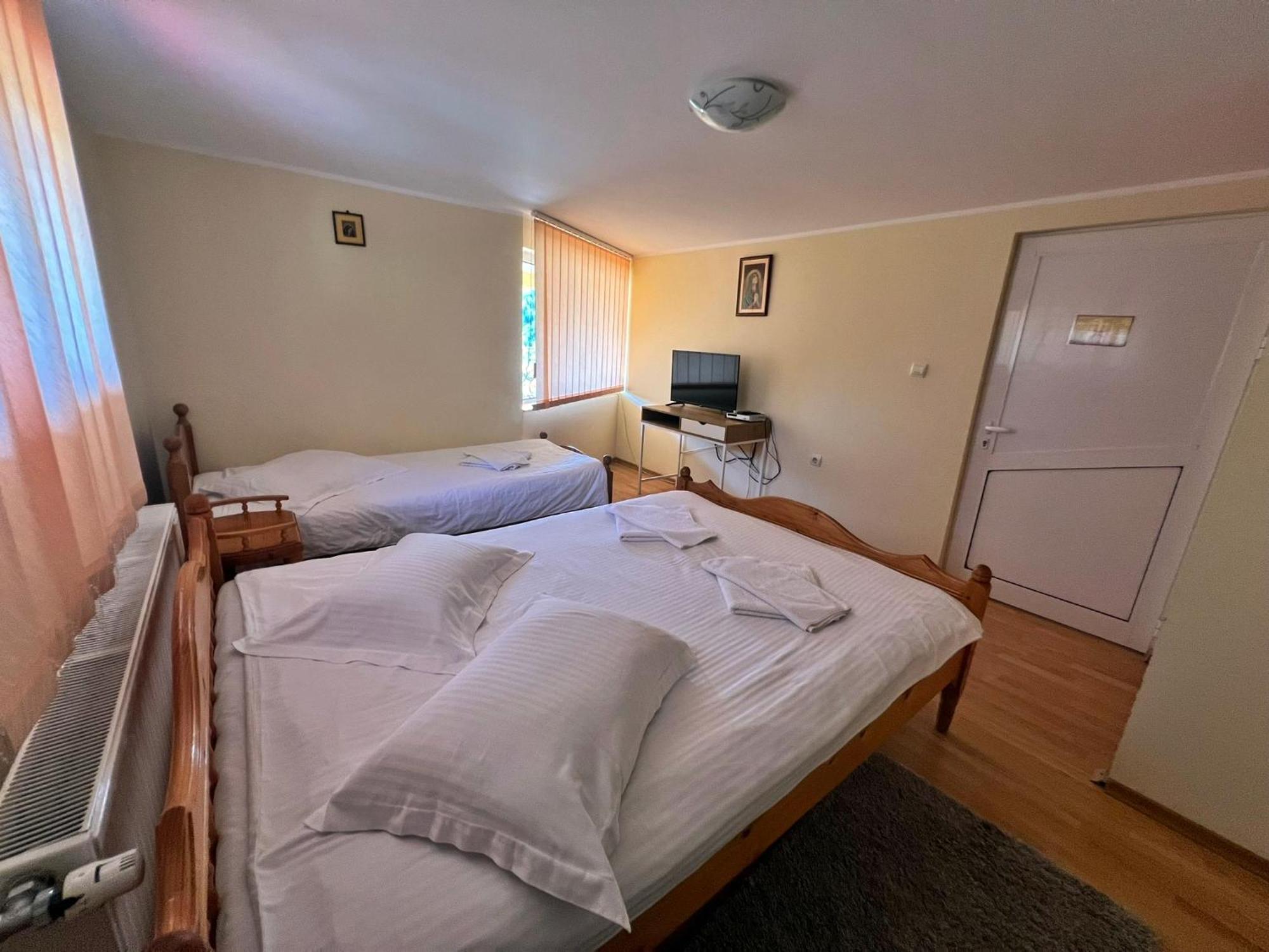 Casa Potcoava Hotel Lepsa Ngoại thất bức ảnh