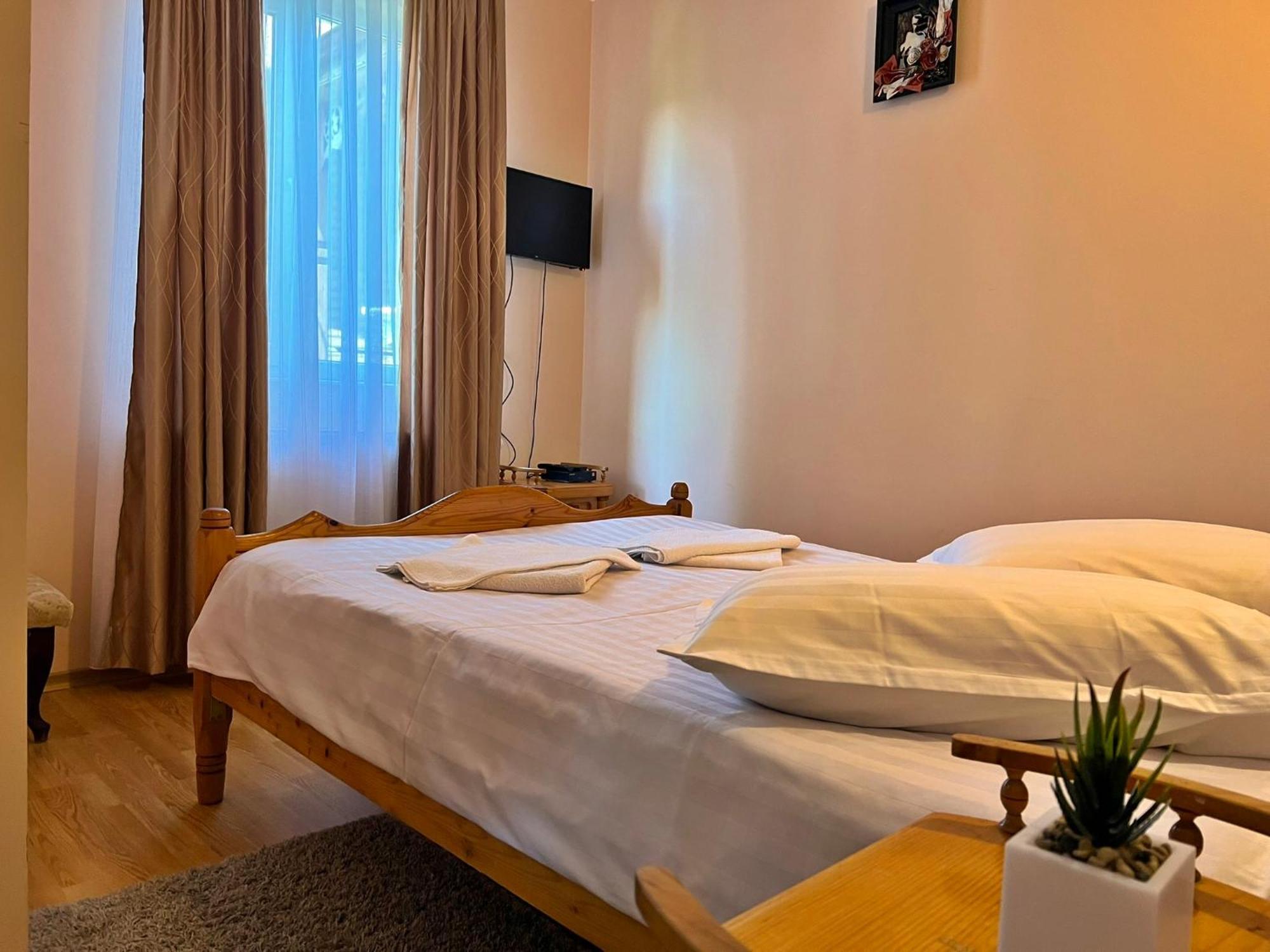 Casa Potcoava Hotel Lepsa Ngoại thất bức ảnh