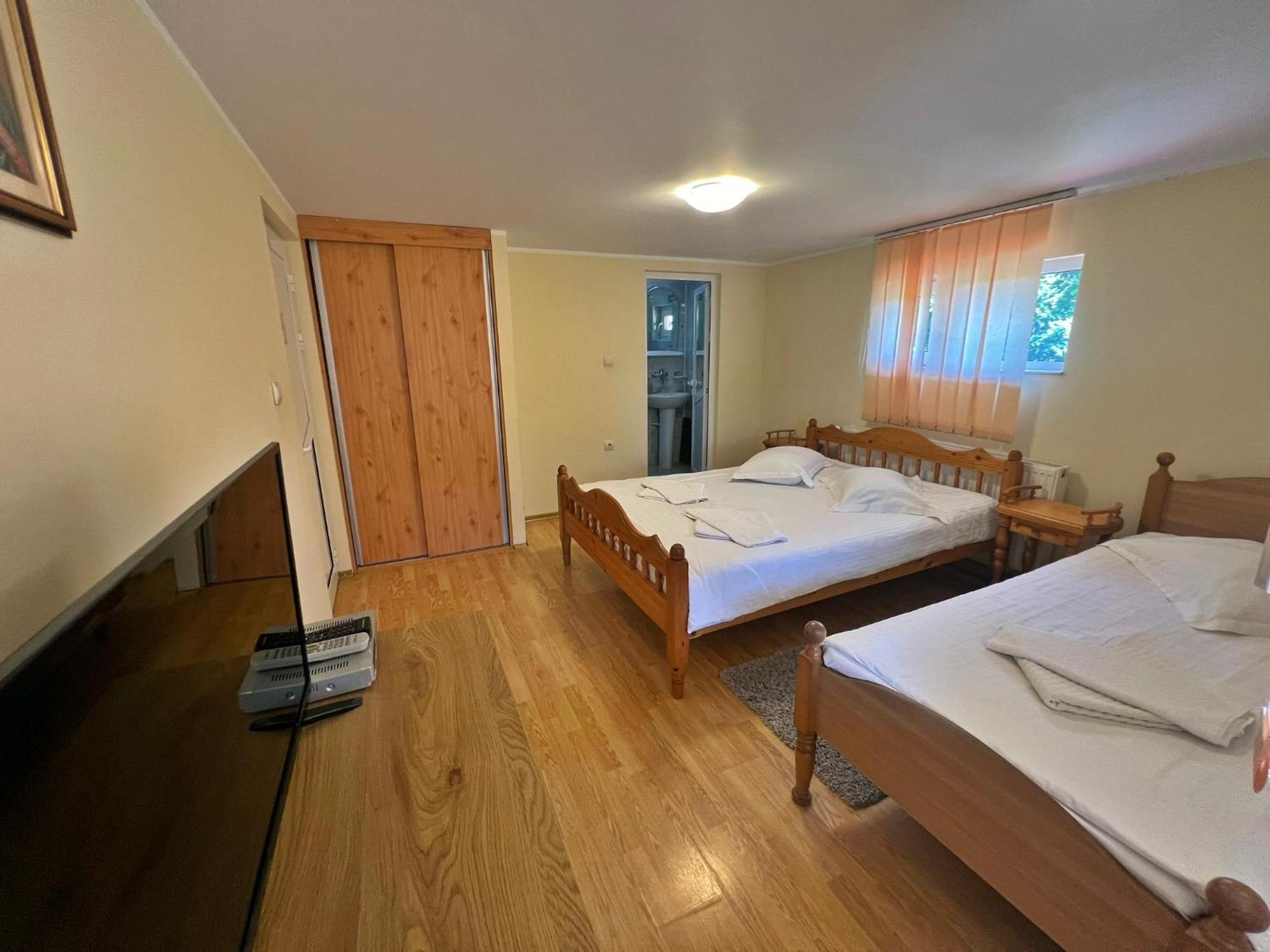 Casa Potcoava Hotel Lepsa Ngoại thất bức ảnh